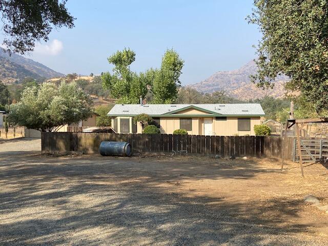 42124 South Fork Drive Three Rivers, CA 93271 - Photo 4 of 15 sf3