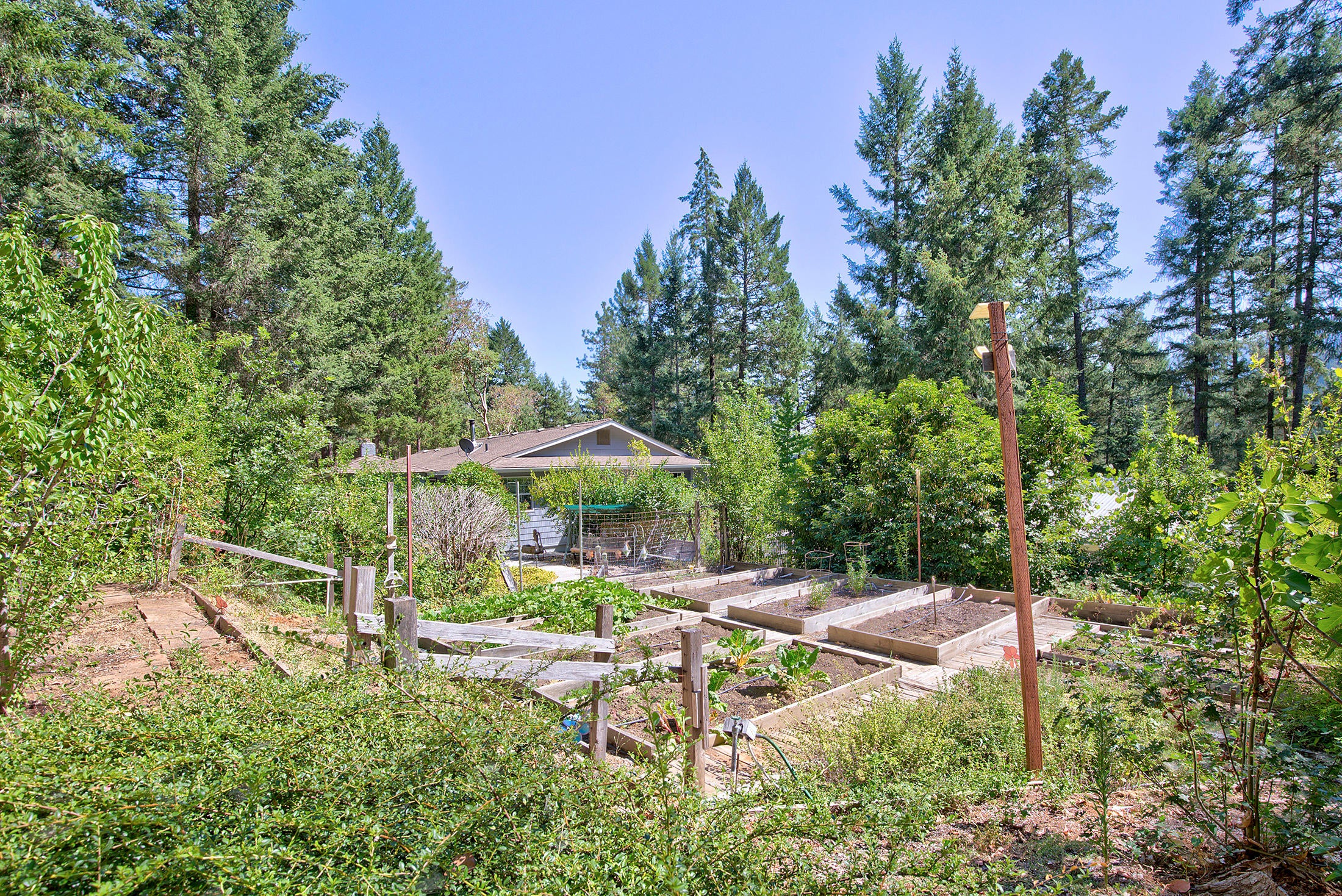 8744 North Applegate Road Grants Pass, OR 97527 - Photo 42 of 61 NApplegaterd045