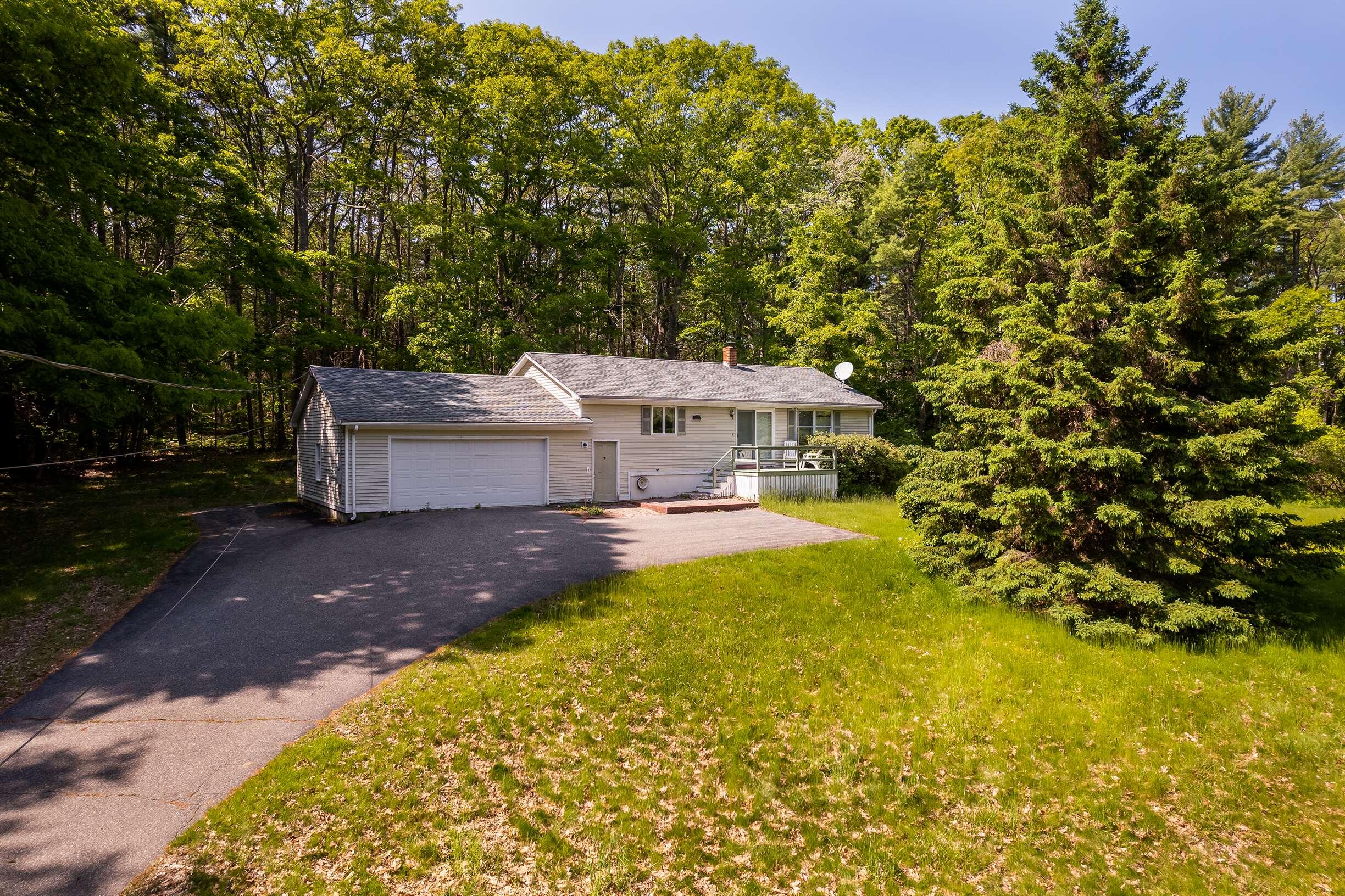 77 Bartlett Road Kittery Point, ME 03905 - Photo 2 of 8 Front of home