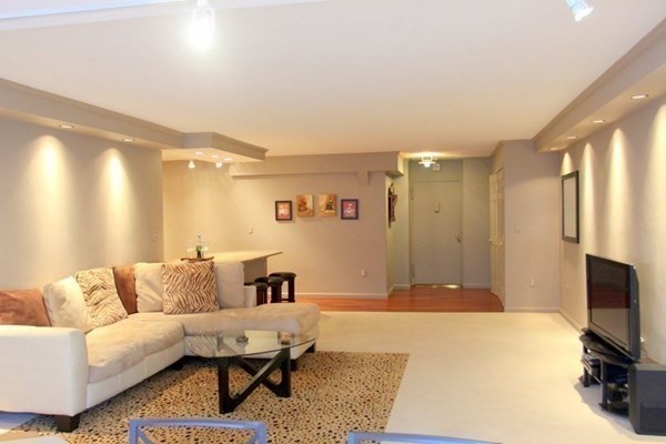 2 Hawthorne Place, Unit 2N Boston, MA 02114 - Photo 3 of 11