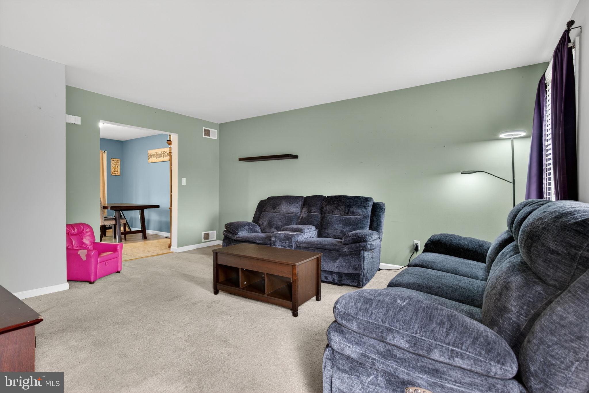 64 Beech Lane Elizabethtown, PA 17022 - Photo 3 of 26 a living room with furniture and a couch