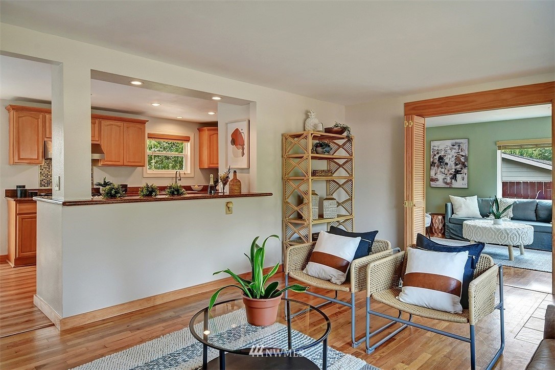 8112 215th Street Southwest Edmonds, WA 98026 - Photo 3 of 24 Gallery Image 3