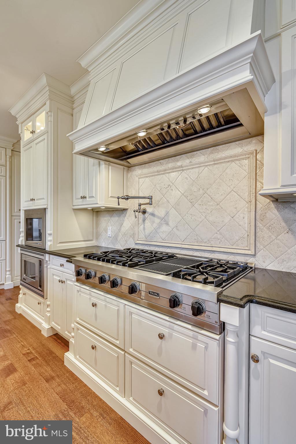 680 South River Landing Road Edgewater, MD 21037 - Photo 32 of 83 Viking 6-burner plus broiler grill and pot filler