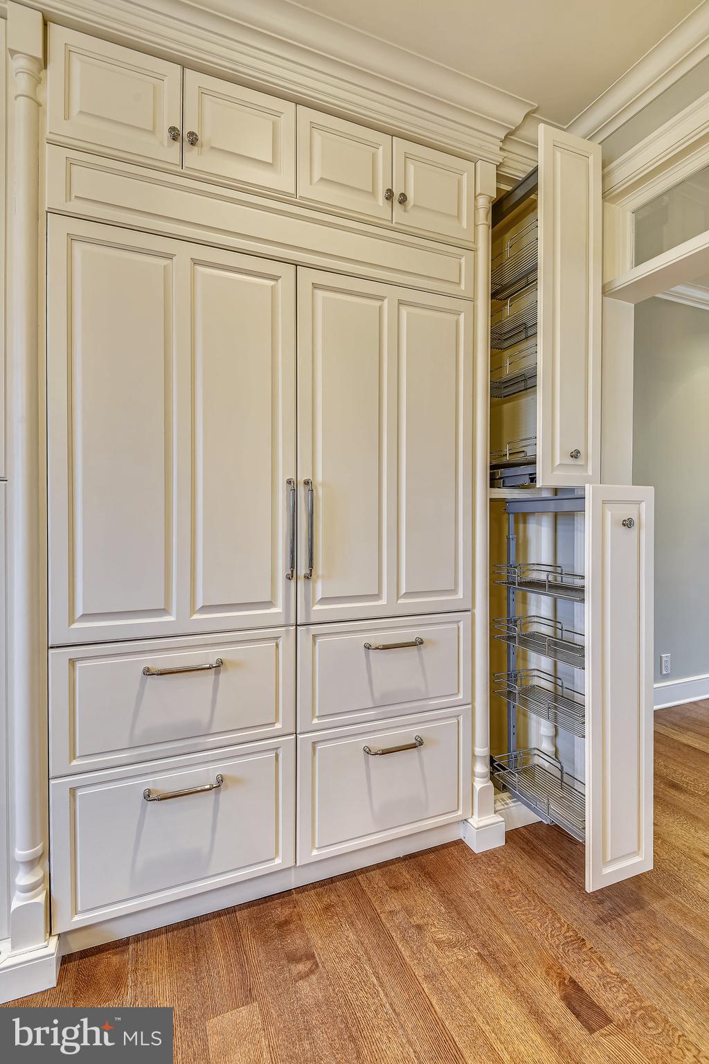 680 South River Landing Road Edgewater, MD 21037 - Photo 42 of 83 Twin Sub Zs with pull out shelves on each side