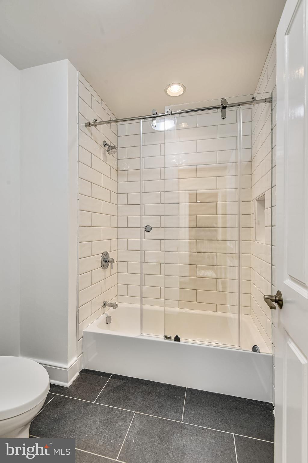 680 South River Landing Road Edgewater, MD 21037 - Photo 66 of 83 Frameless glass bathtub/shower door