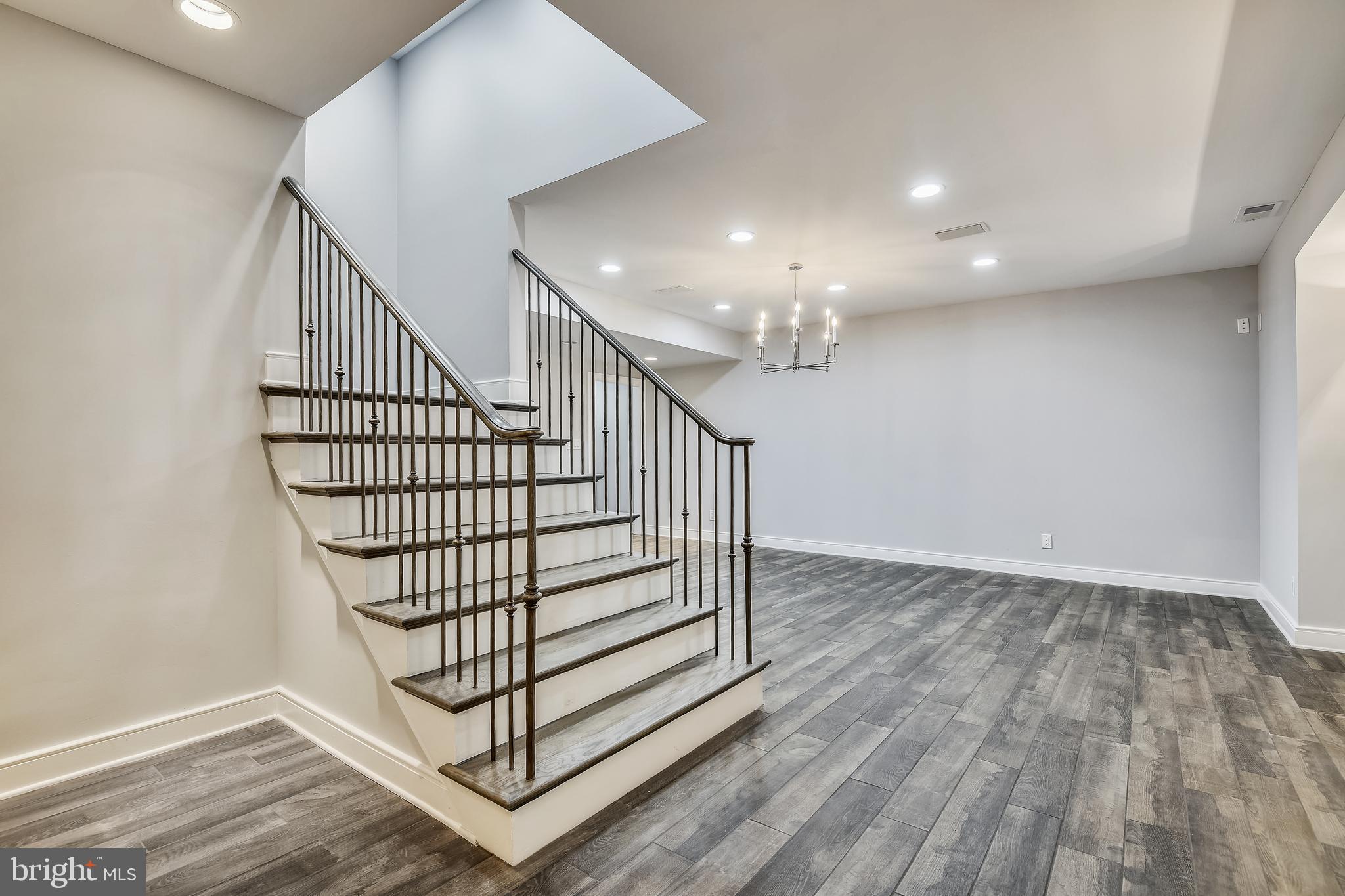 680 South River Landing Road Edgewater, MD 21037 - Photo 67 of 83 Custom balustrade & handrails to lower level