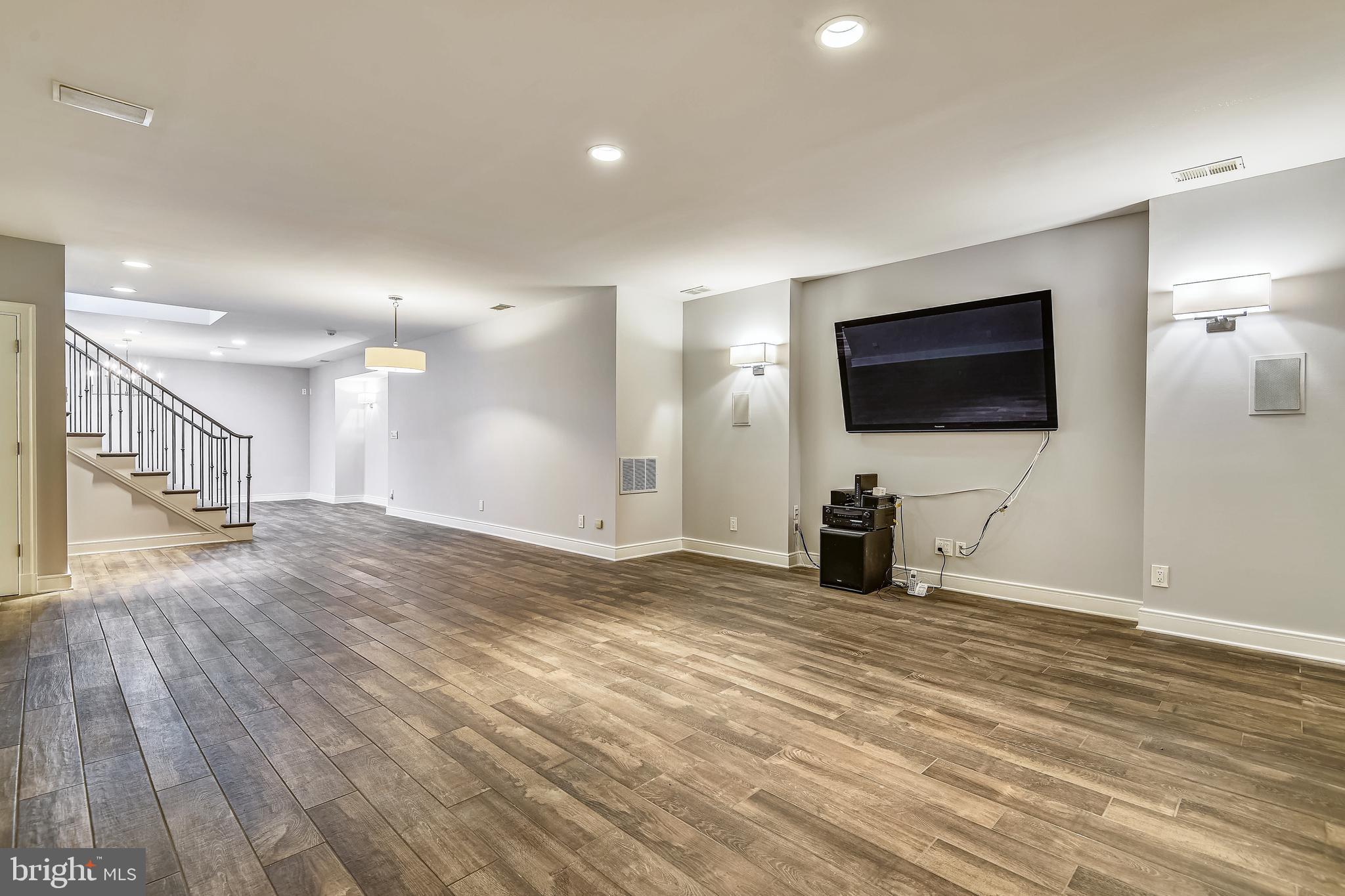 680 South River Landing Road Edgewater, MD 21037 - Photo 69 of 83 Wood simulated ceramic flooring
