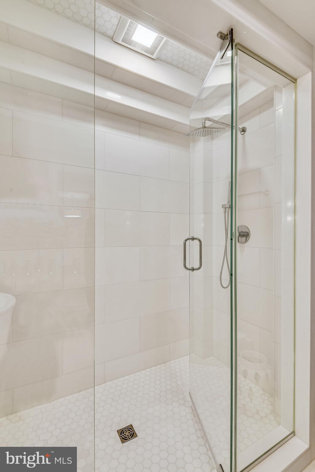 680 South River Landing Road Edgewater, MD 21037 - Photo 73 of 83 Thasso marble tile flooring and shower surround