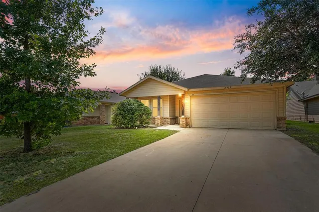 $304,500 | 2939 St Zachary Drive, Dallas, TX 75233