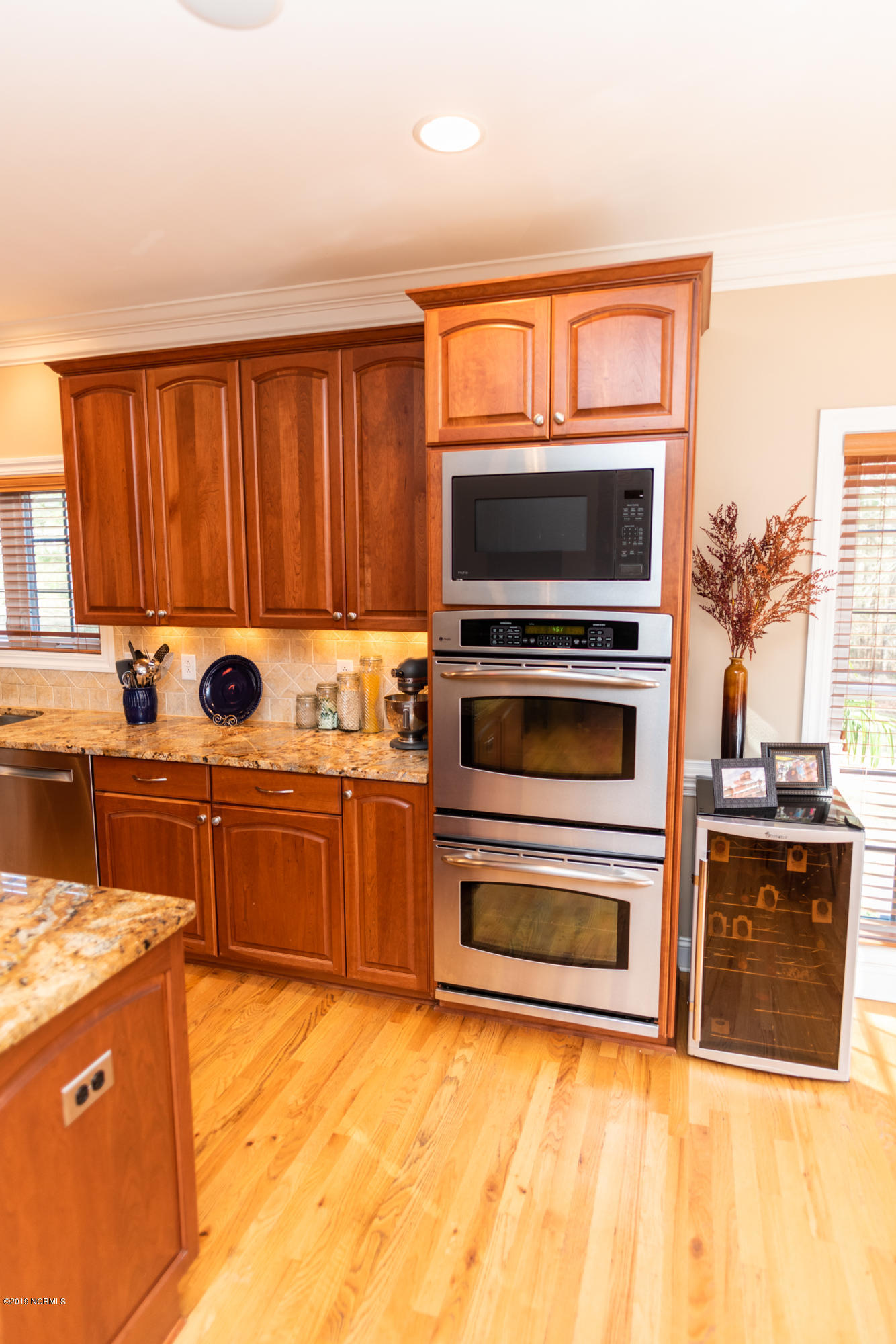 124 Friburg Road New Bern, NC 28562 - Photo 21 of 59 Wall ovens & microwave