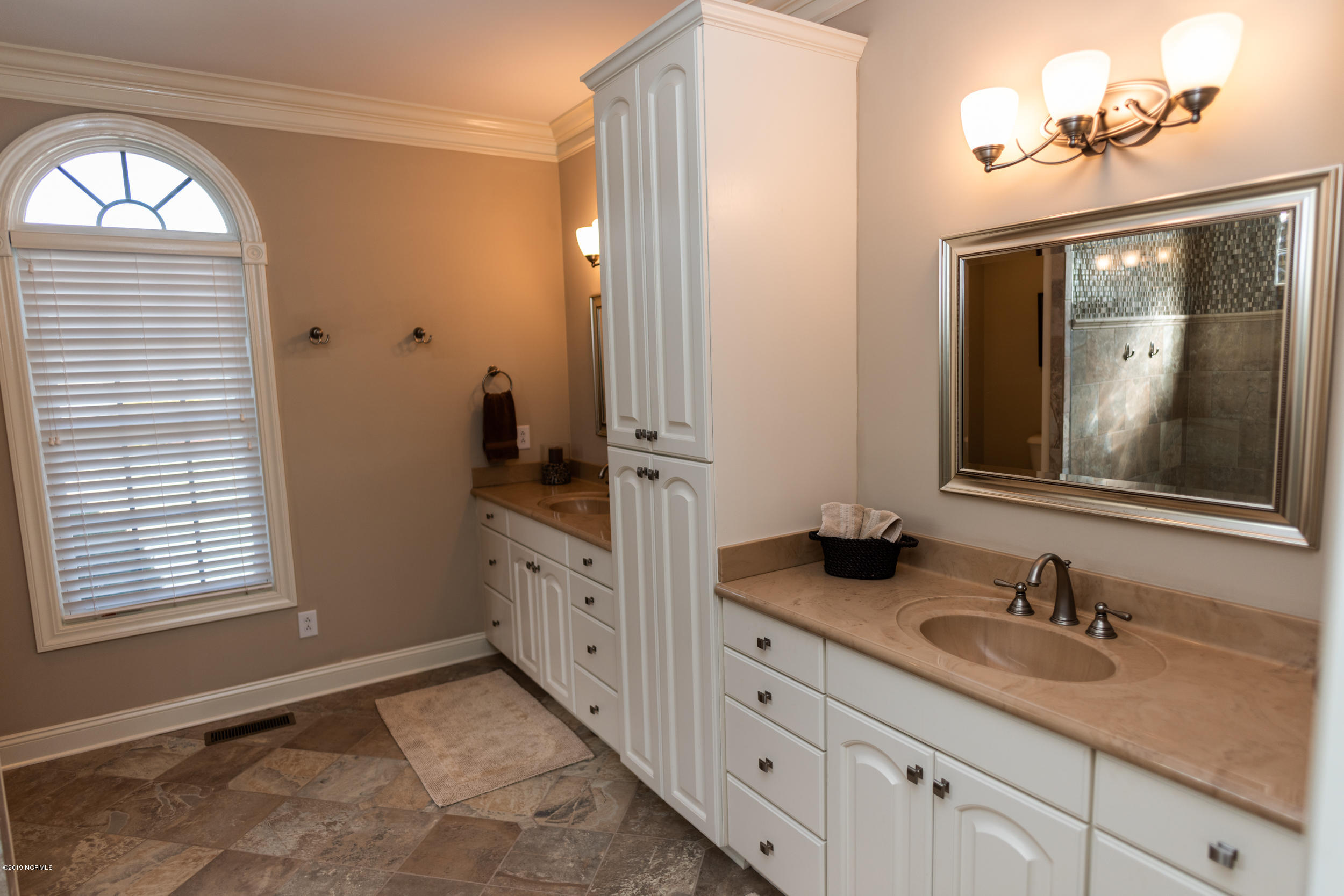 124 Friburg Road New Bern, NC 28562 - Photo 25 of 59 Master bath