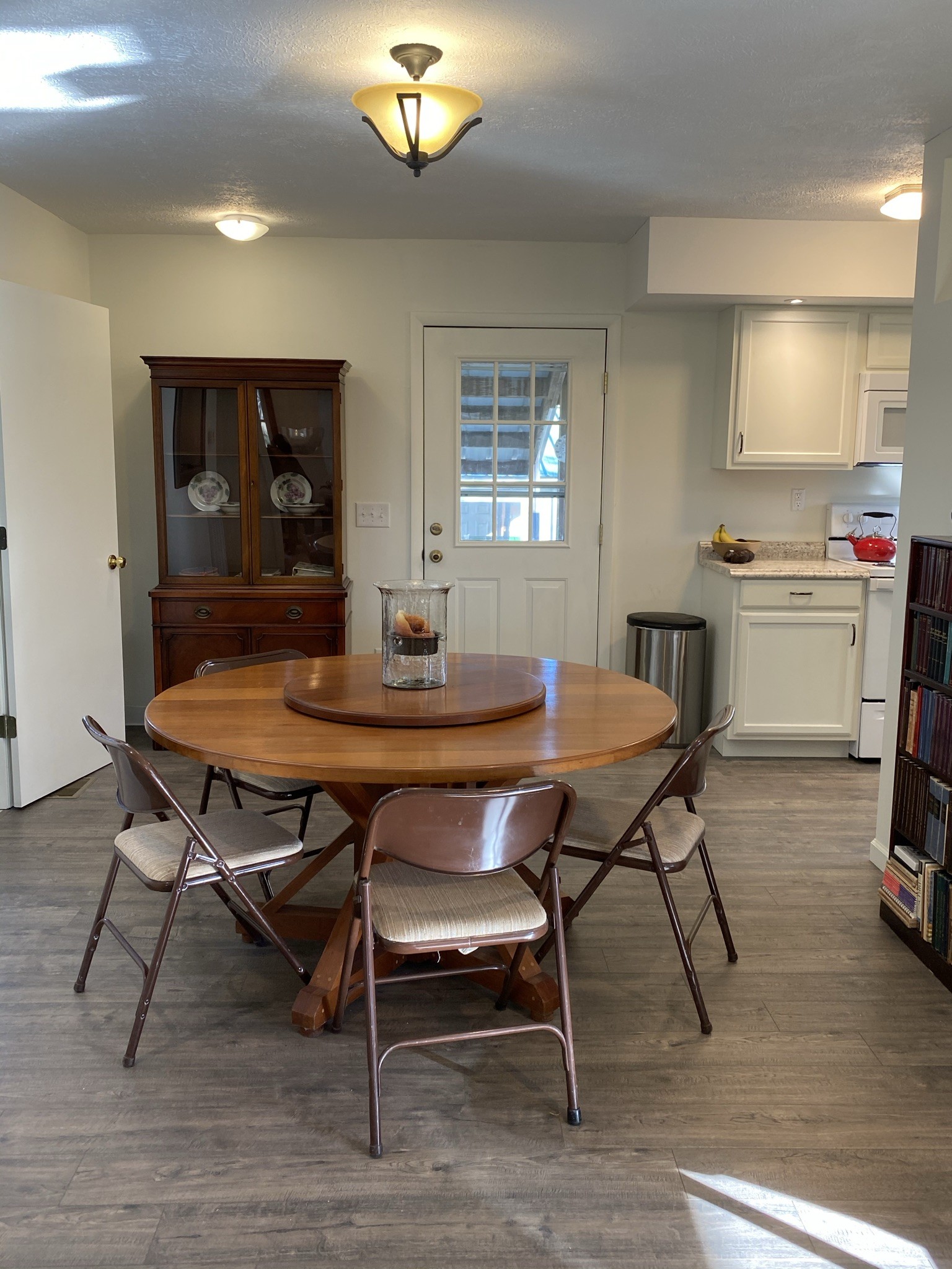 1747 Ivy Lake Road Morrison, TN 37357 - Photo 8 of 27 a view of a dining room with furniture
