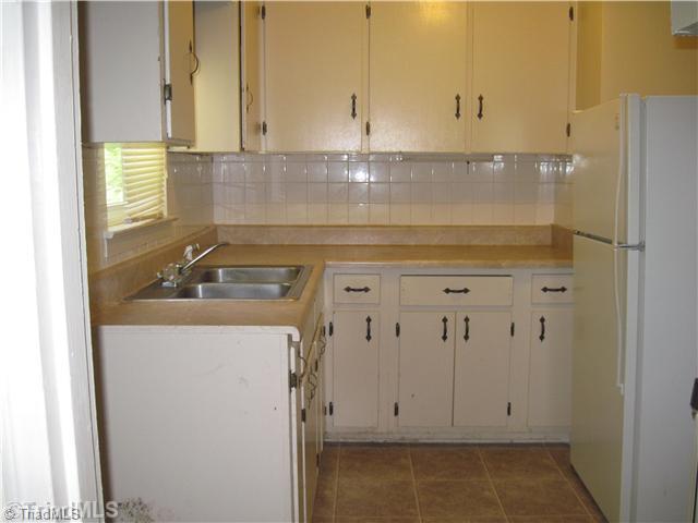 3615 Harvard Road Winston-Salem, NC 27107 - Photo 3 of 7 Kitchen.