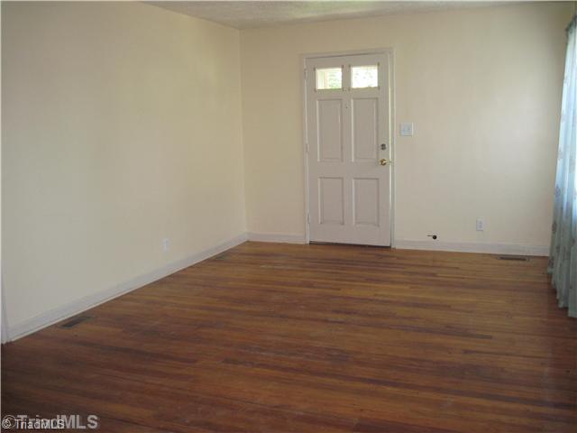 3615 Harvard Road Winston-Salem, NC 27107 - Photo 4 of 7 Living Room.