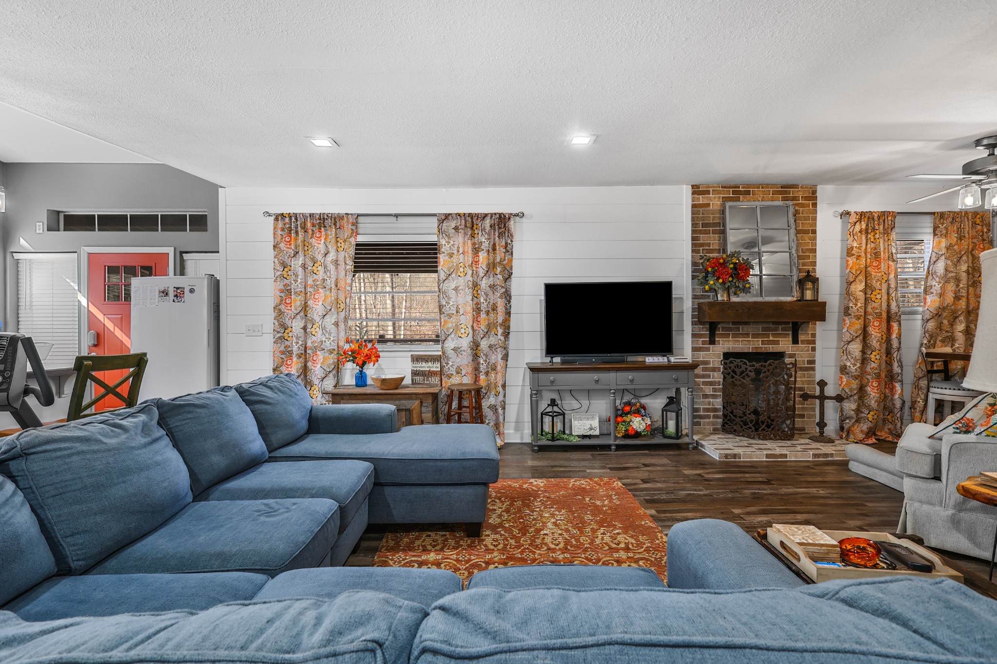 80 Woody Lane Springville, TN 38256 - Photo 9 of 31 a living room with furniture and a flat screen tv