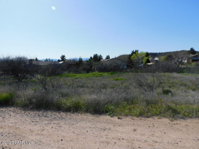 4675 East Steven Way Rimrock, AZ 86335 - Photo 1 of 6 a view of a dry yard with trees