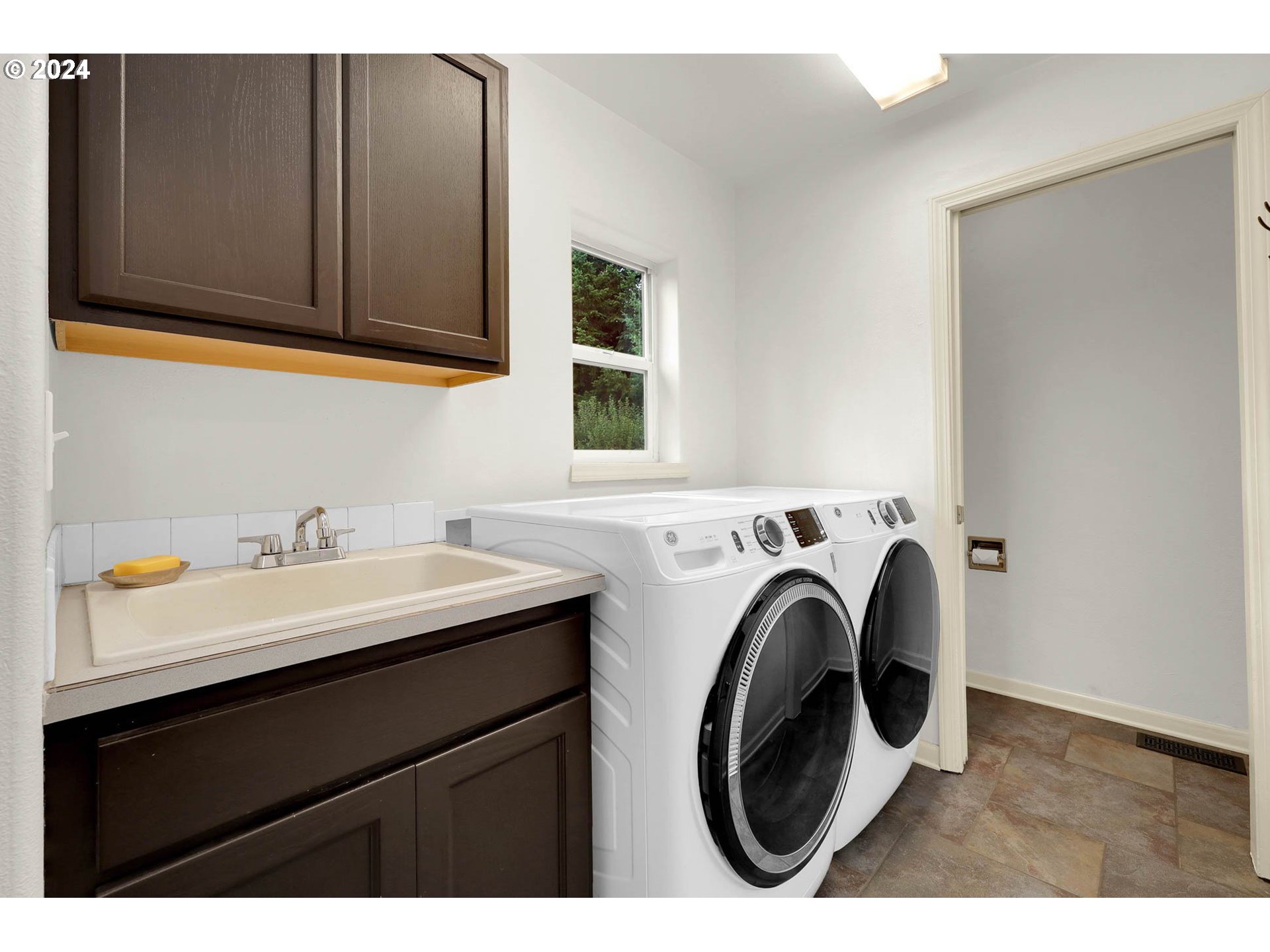 40089 Little Fall Creek Road Fall Creek, OR 97438 - Photo 29 of 40 a utility room with sink dryer and washer