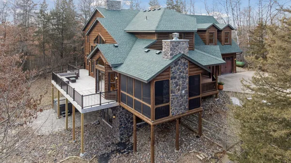 $1,100,000 | 1796 82nd Street, New Richmond, WI 54017