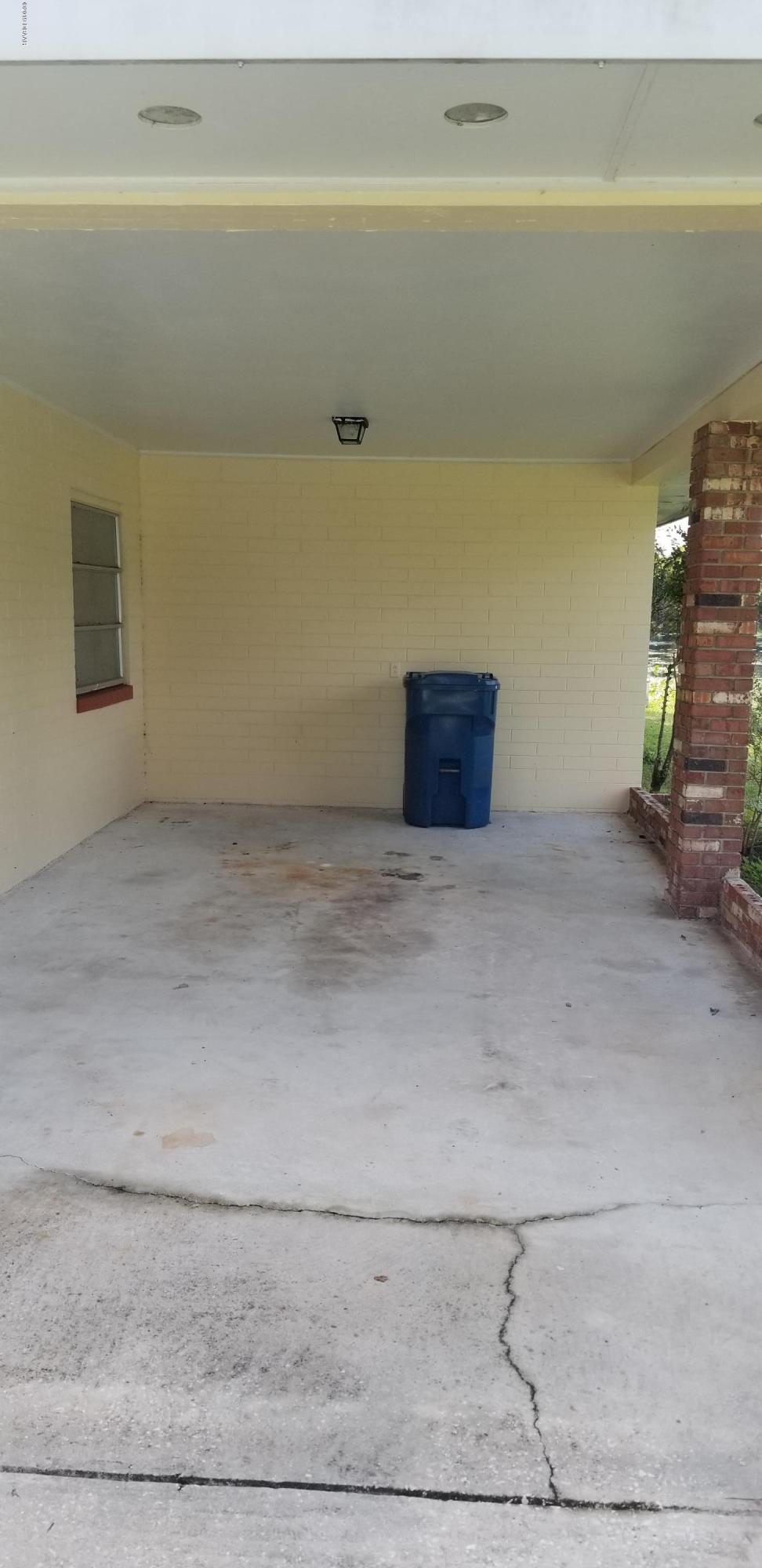 2943 North Shell Road DeLand, FL 32720 - Photo 20 of 28 Carport