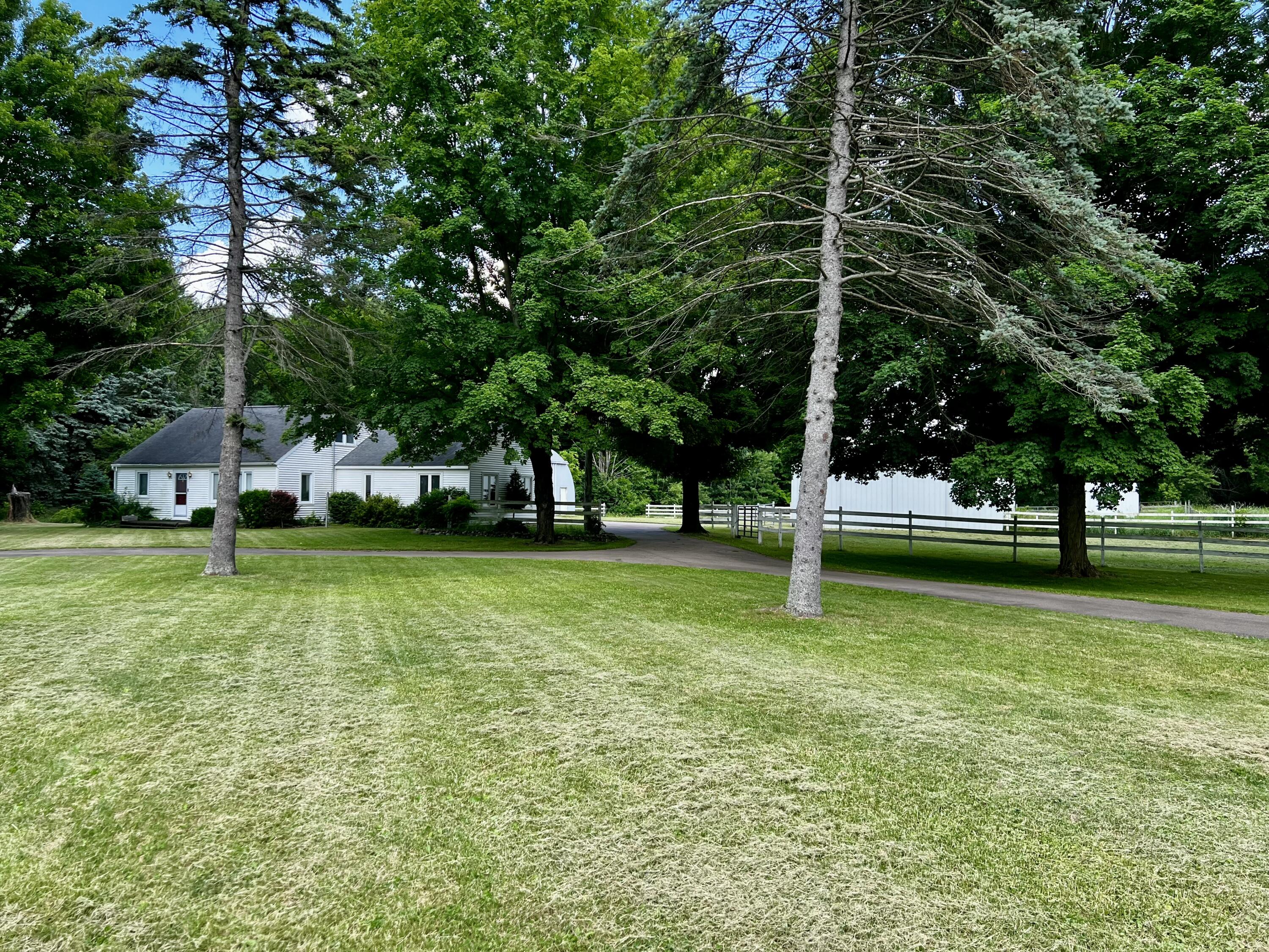 9910 8 Mile Road Ceresco, MI 49033 - Photo 2 of 26 IMG_7221