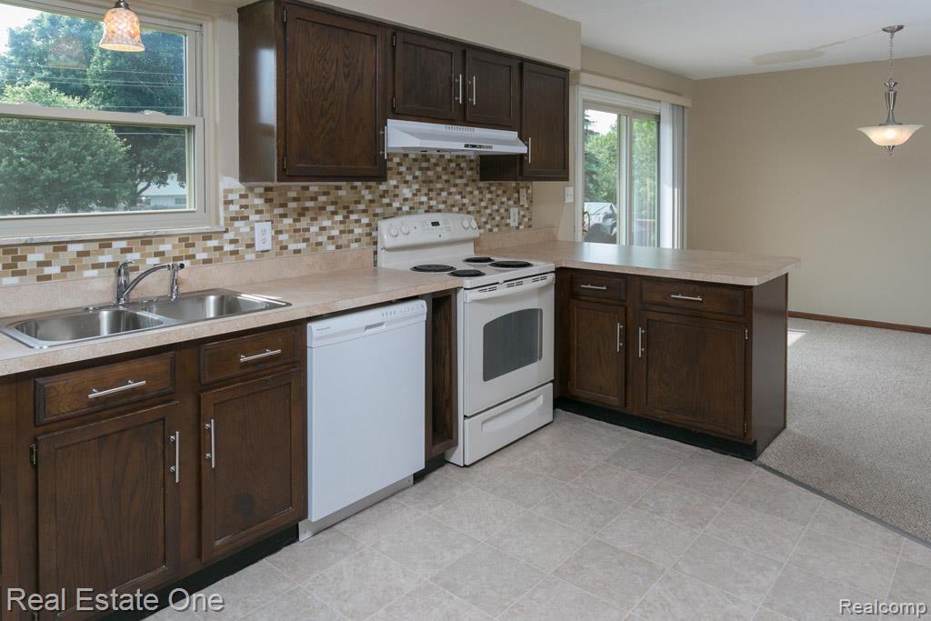 1198 Peavy Road Howell, MI 48843 - Photo 9 of 24