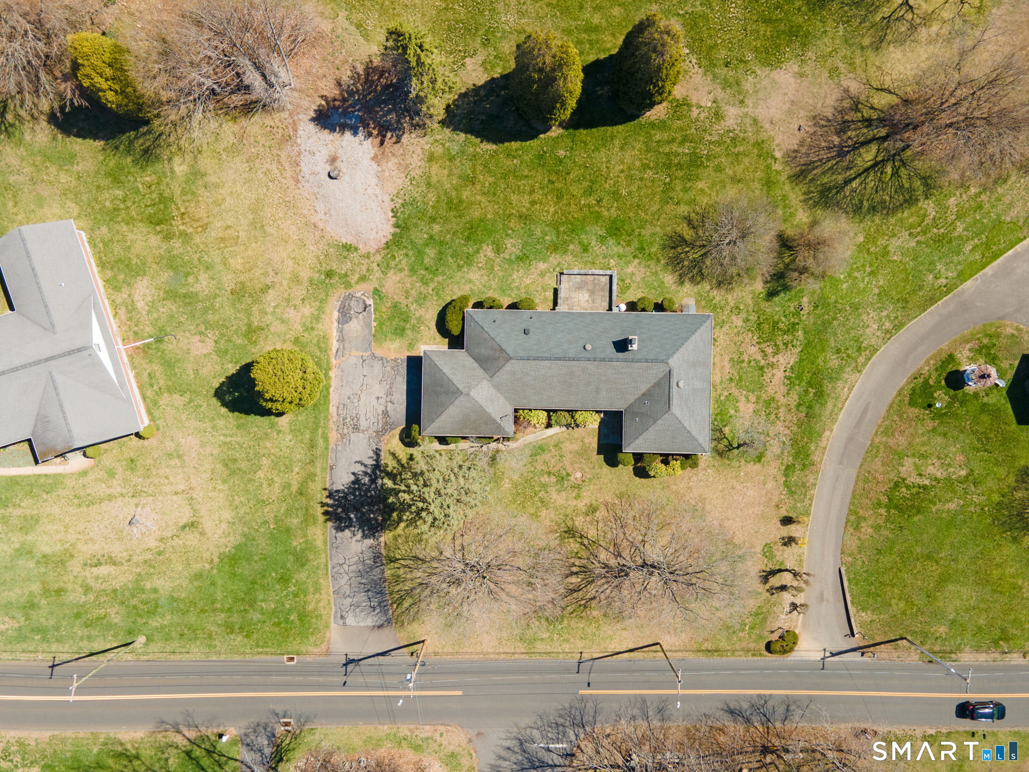 131 Sentinel Hill Road Derby, CT 06418 - Photo 3 of 40