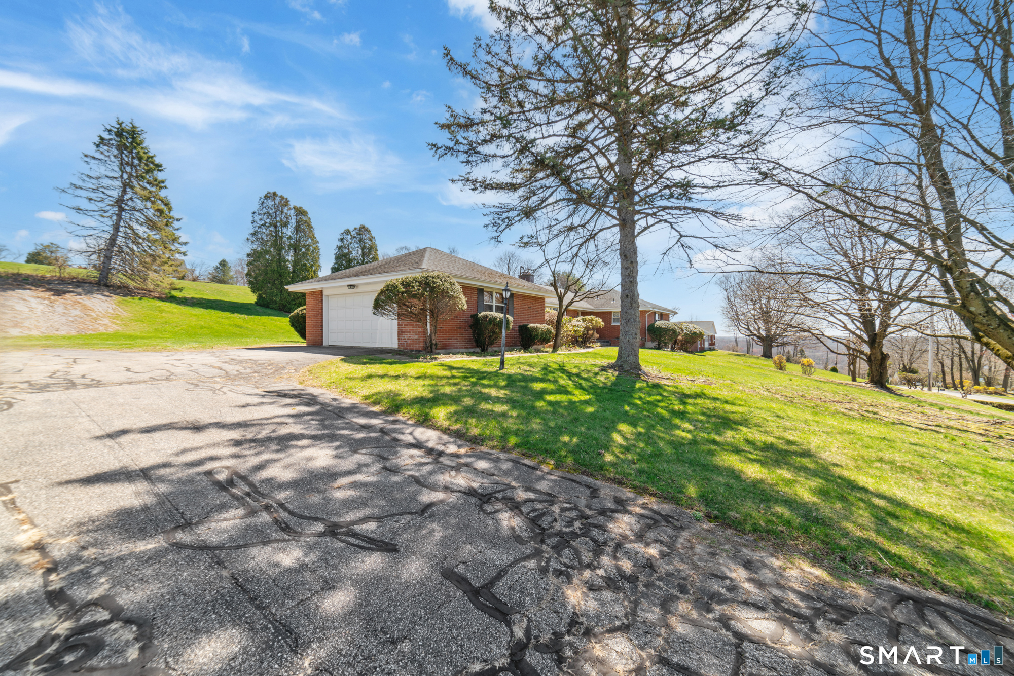 131 Sentinel Hill Road Derby, CT 06418 - Photo 31 of 40