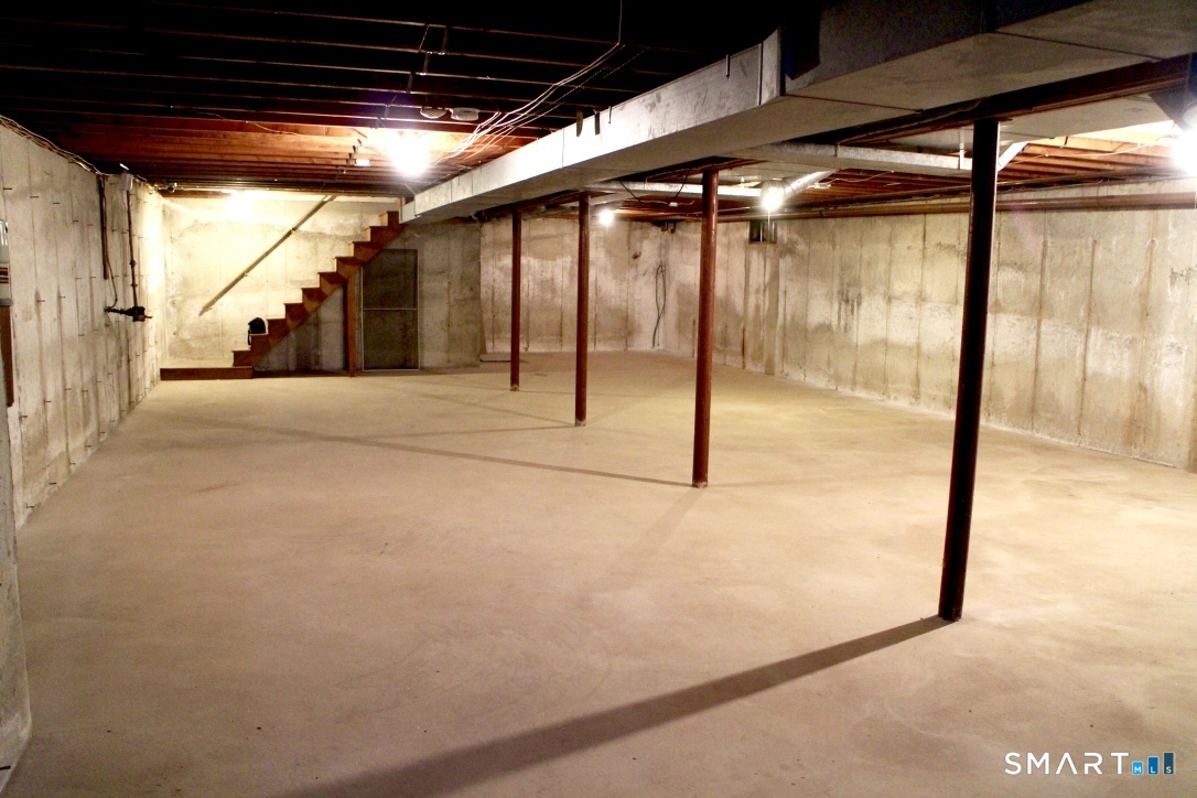 131 Sentinel Hill Road Derby, CT 06418 - Photo 36 of 40