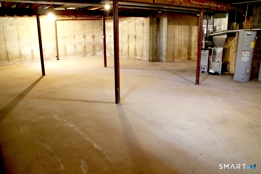 131 Sentinel Hill Road Derby, CT 06418 - Photo 38 of 40