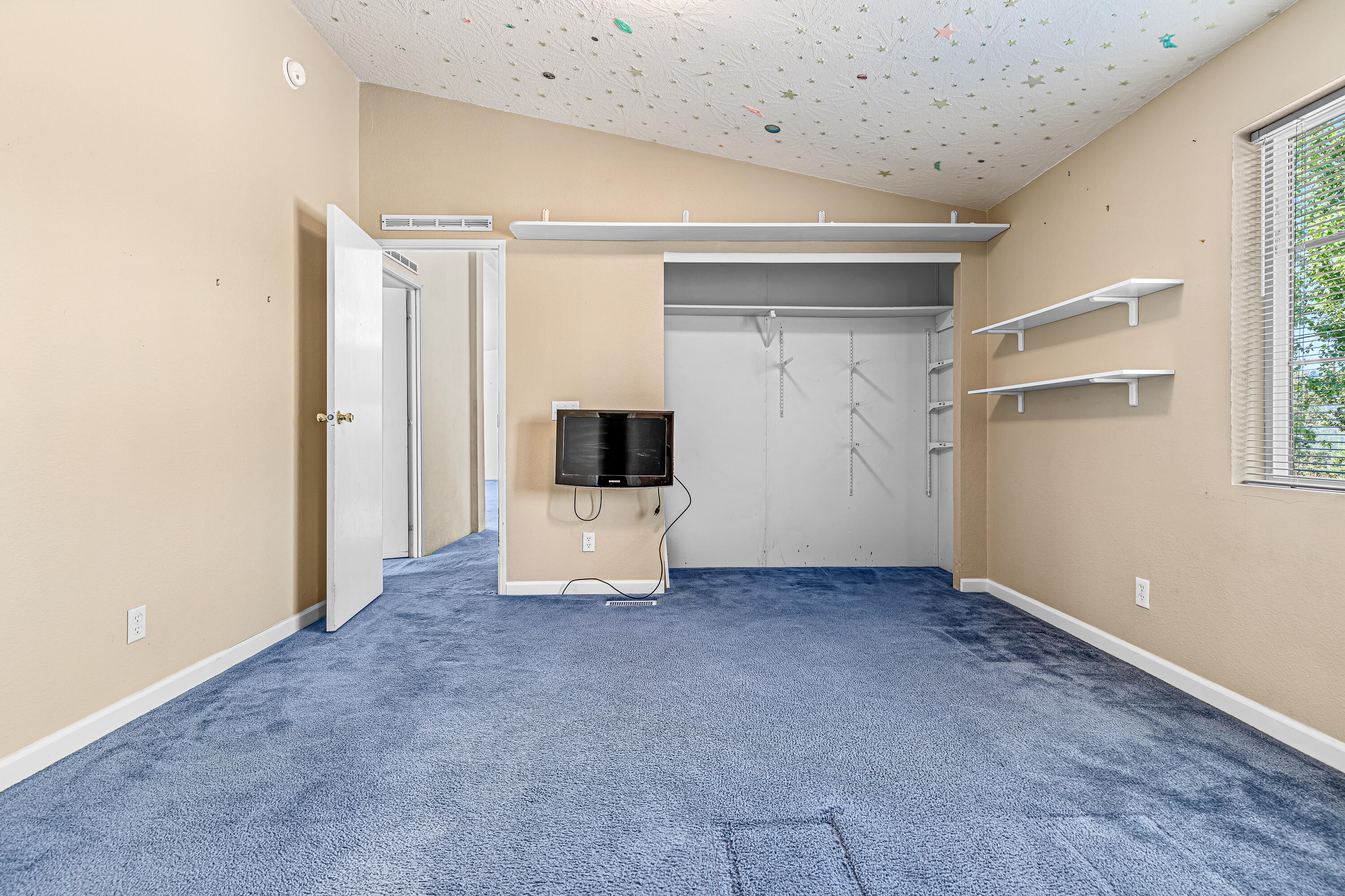 4655 Andrews Road Medford, OR 97501 - Photo 14 of 28 Office or Bedroom 5