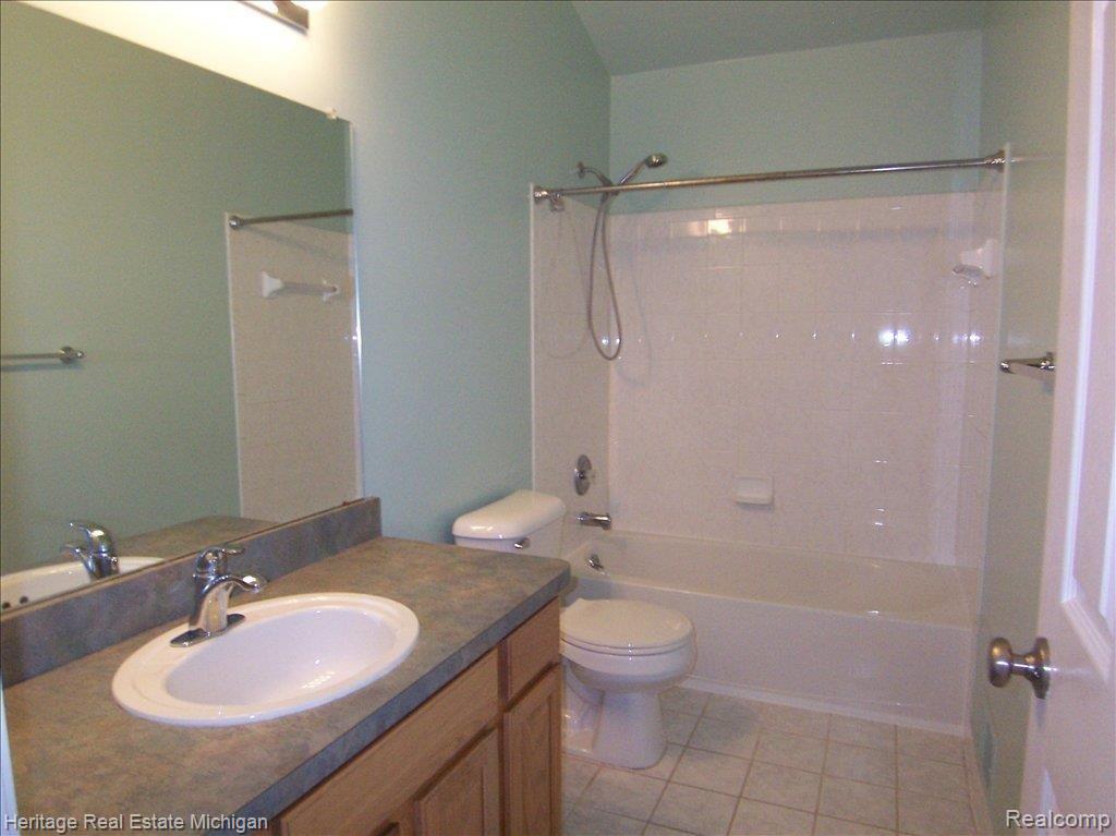 2547 Ravine Side North Howell, MI 48843 - Photo 13 of 23 Full Bathroom