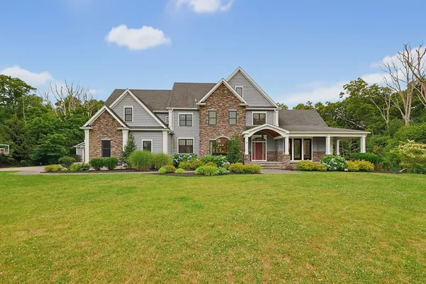 $1,774,900 | 10 Countryside Lane, Franklin, MA 02038