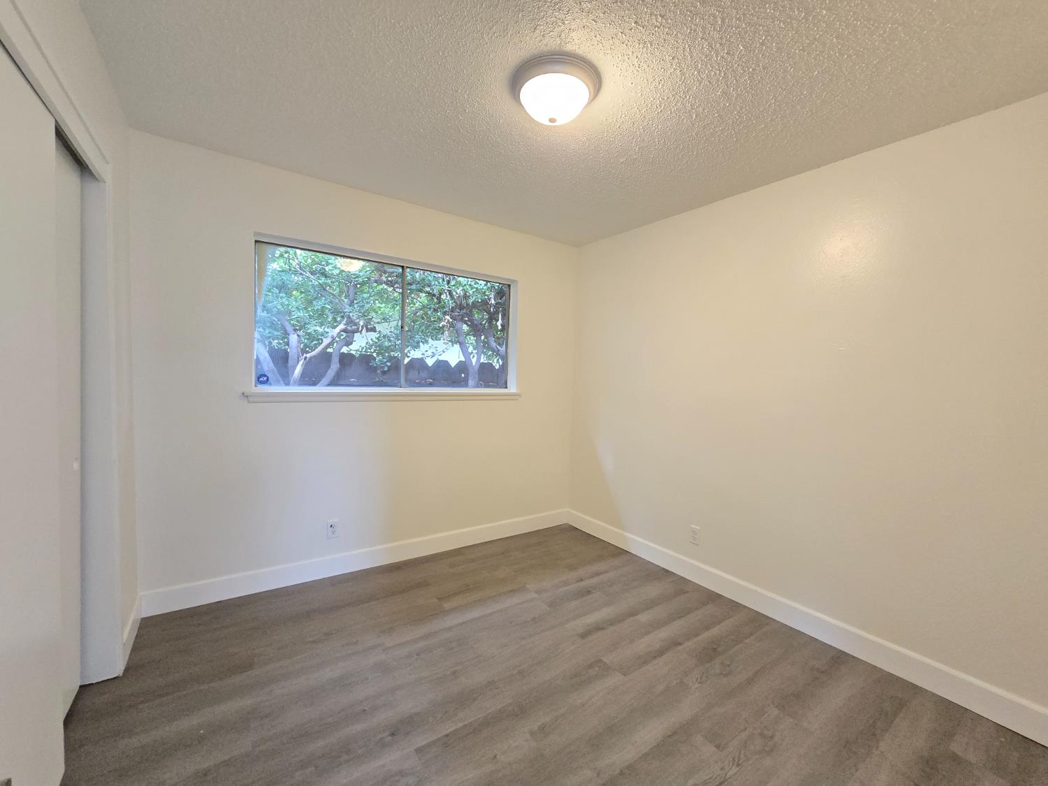 424 West Rialto Avenue Clovis, CA 93612 - Photo 11 of 20 Bedroom 1 (Side)