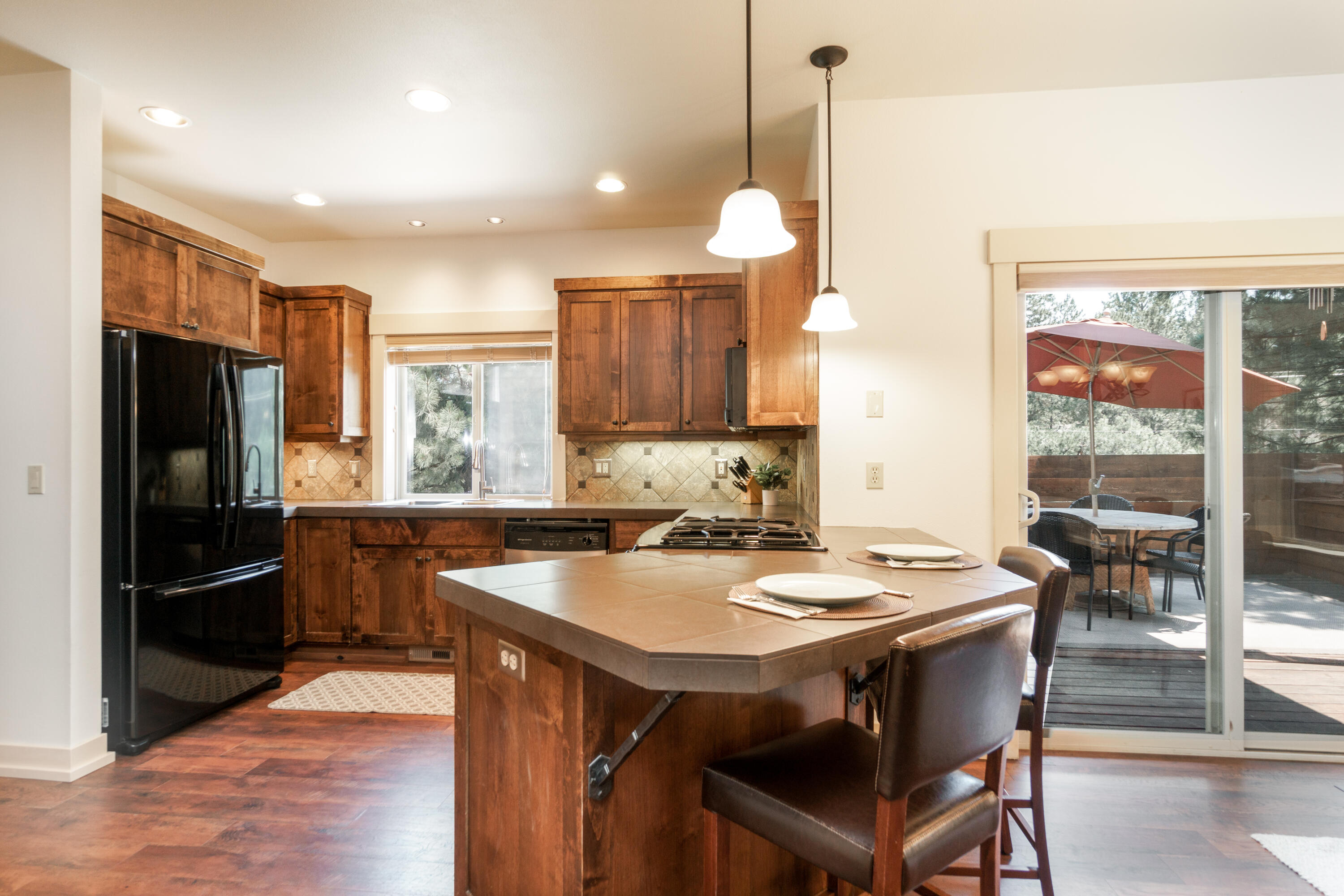 61482 Linton Loop Bend, OR 97702 - Photo 9 of 30 61482LintonLp_Kitchen1