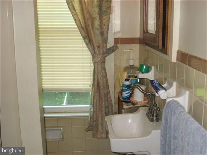 216 Cleveland Avenue Riverside, NJ 08075 - Photo 22 of 25 Bathroom