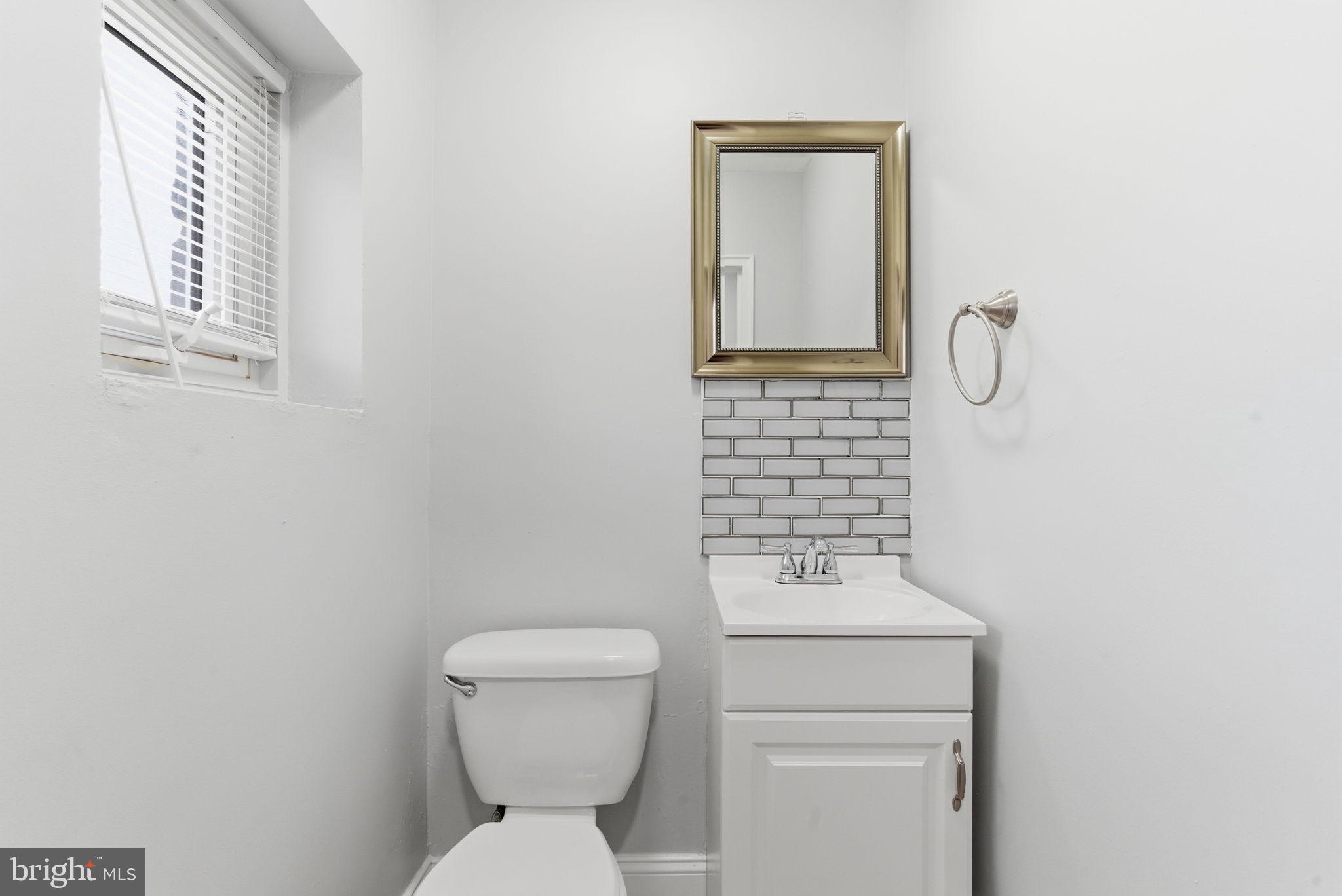 3728 West Country Club Road Philadelphia, PA 19131 - Photo 4 of 16 Half bath on main level