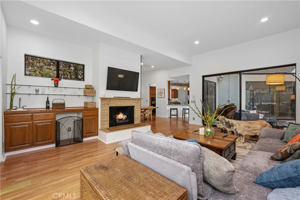 341 S Meadows Manhattan Beach, CA 90266 - Photo 4 of 52