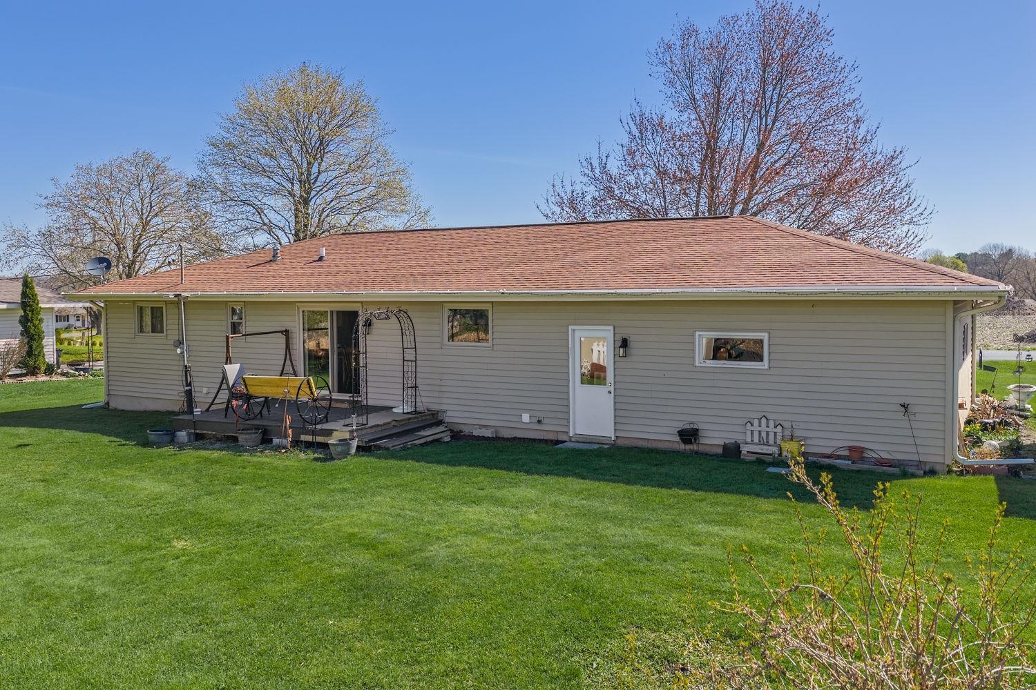 N2737 Welk Road Markesan, WI 53946 - Photo 12 of 31