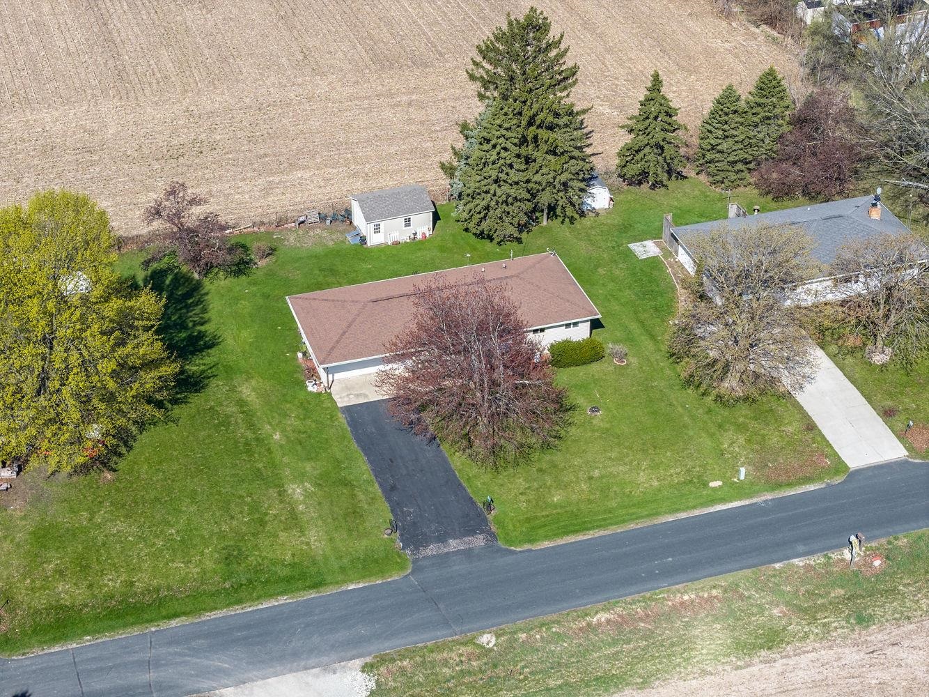 N2737 Welk Road Markesan, WI 53946 - Photo 4 of 31