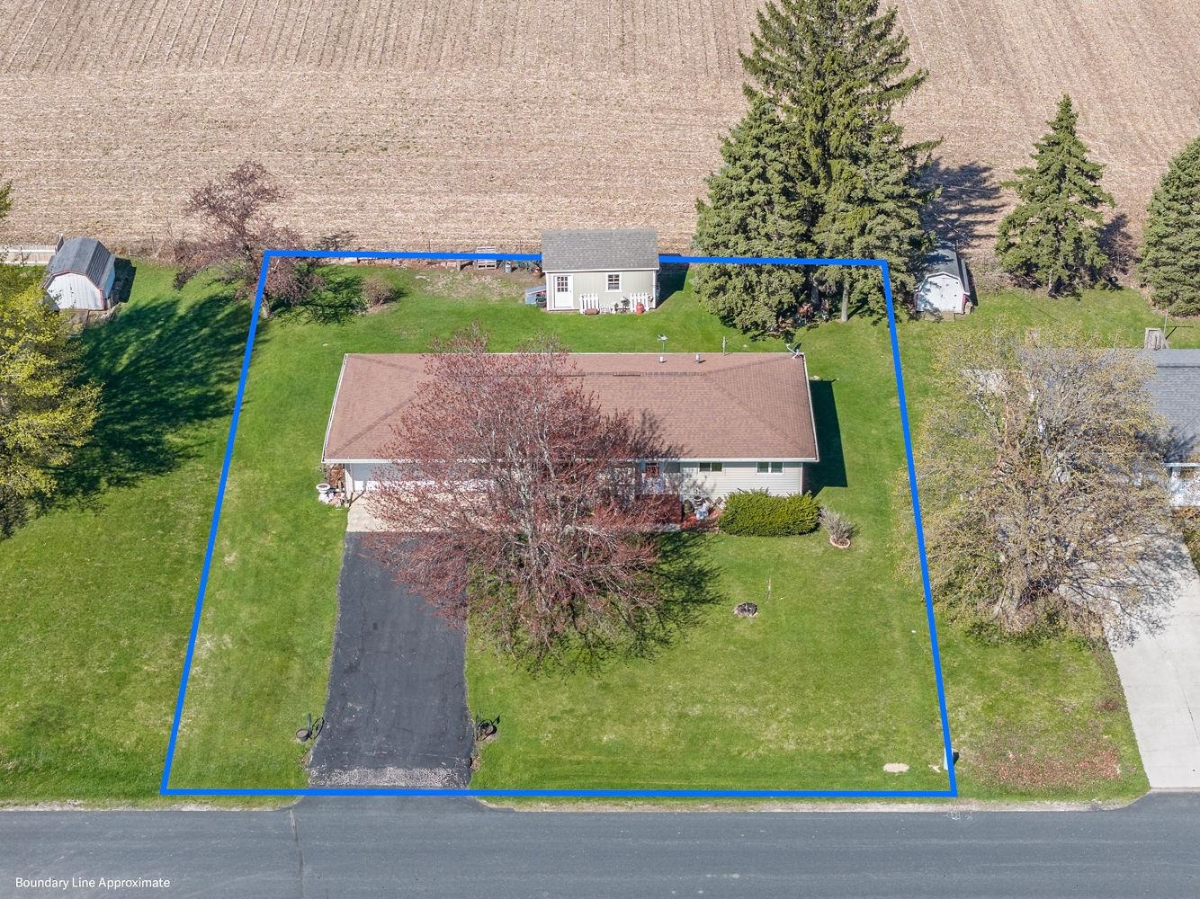 N2737 Welk Road Markesan, WI 53946 - Photo 5 of 31