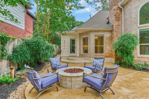 $1,100,000 | 168 West Shadowpoint Circle, The Woodlands, TX 77381