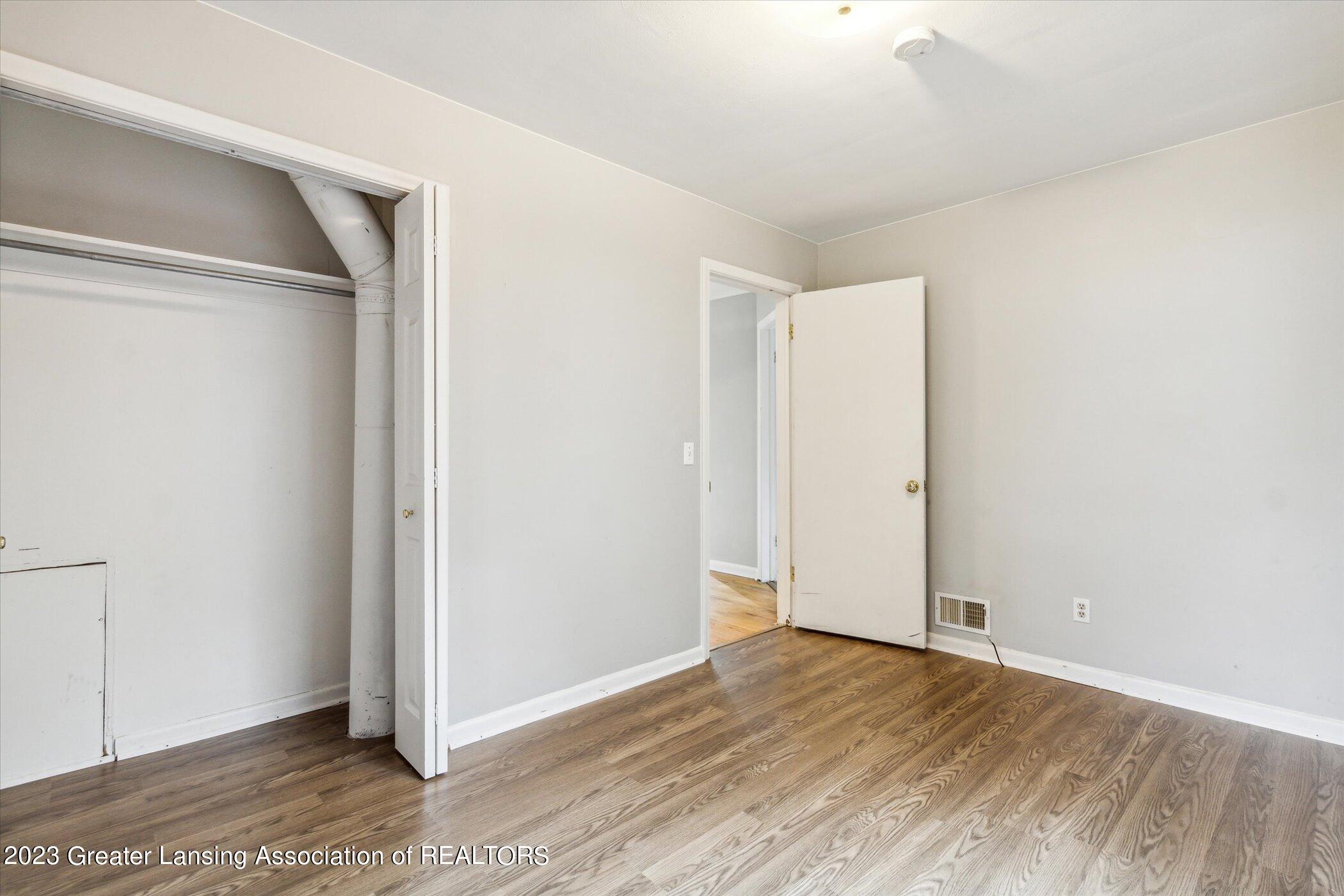 1906 West Rundle Avenue Lansing, MI 48910 - Photo 21 of 47 23-1906-W-Rundle-Ave-Lansing-MI-48910-Wi