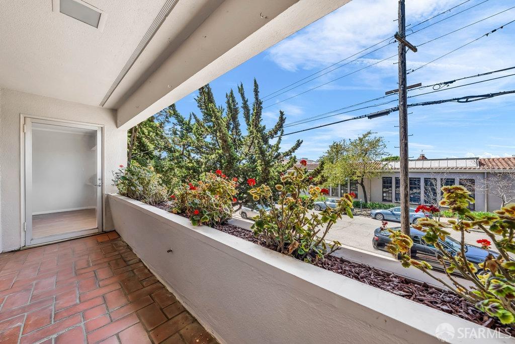1401 Walnut Street, Unit 1B Berkeley, CA 94709 - Photo 13 of 53 a outdoor space with lots of potted plants