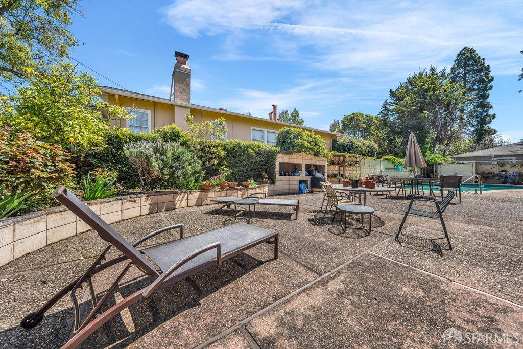 1401 Walnut Street, Unit 1B Berkeley, CA 94709 - Photo 37 of 53 a view of a patio with a table and chairs and couches
