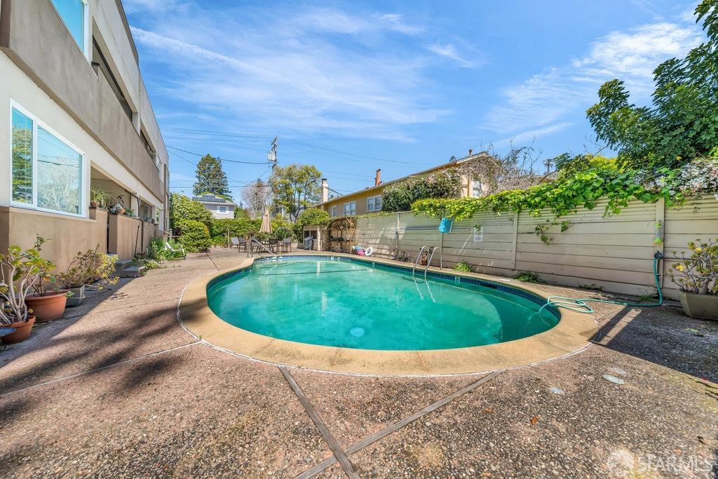1401 Walnut Street, Unit 1B Berkeley, CA 94709 - Photo 39 of 53 a view of outdoor space and yard