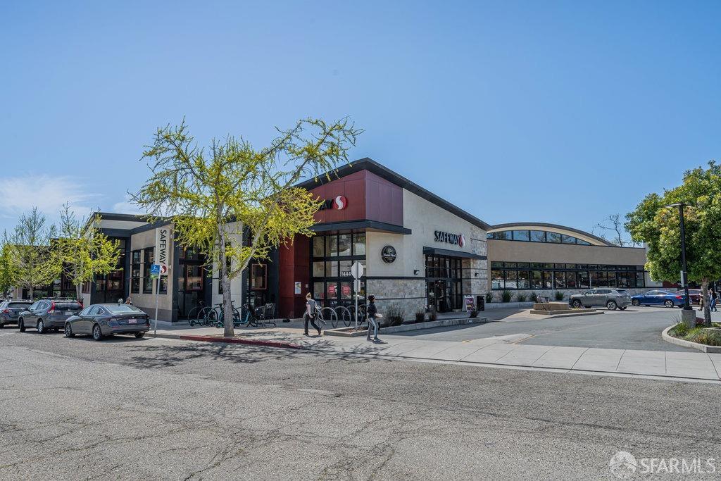 1401 Walnut Street, Unit 1B Berkeley, CA 94709 - Photo 49 of 53 a group of people sitting in front of building