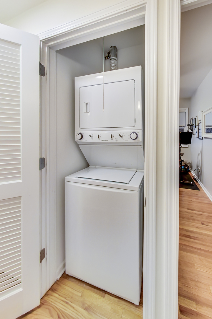 3531 North Reta Avenue, Unit 2 Chicago, IL 60657 - Photo 25 of 27