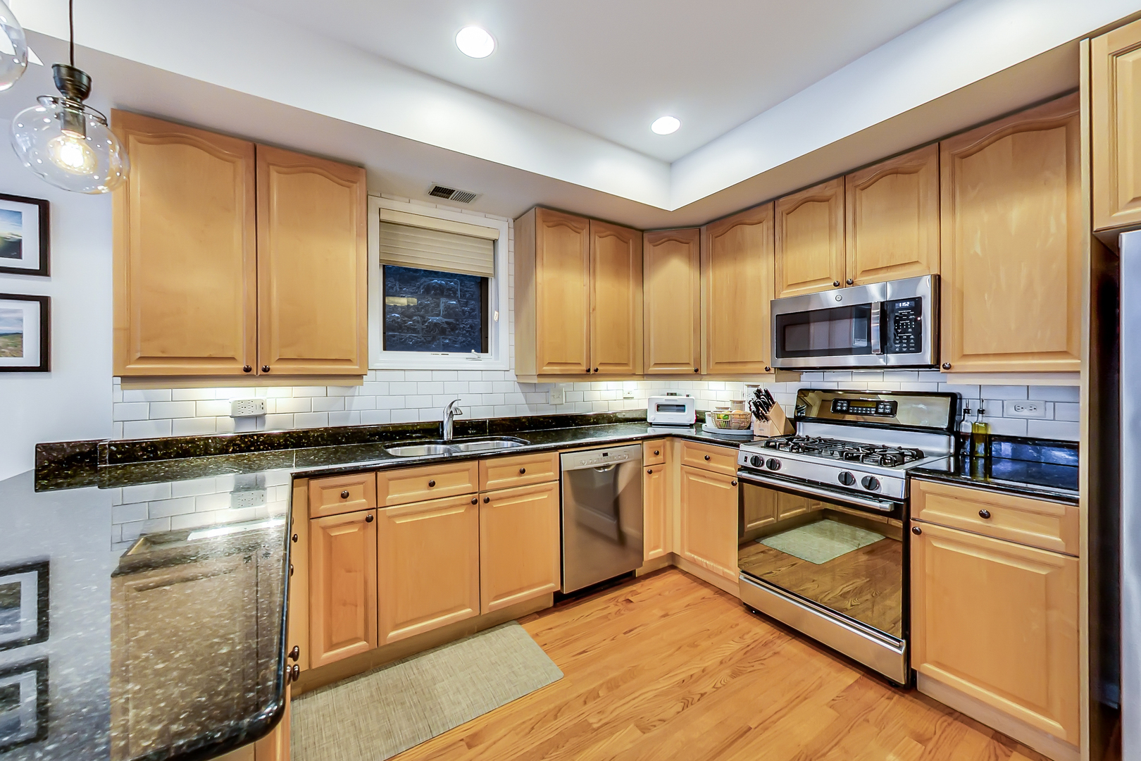 3531 North Reta Avenue, Unit 2 Chicago, IL 60657 - Photo 9 of 27