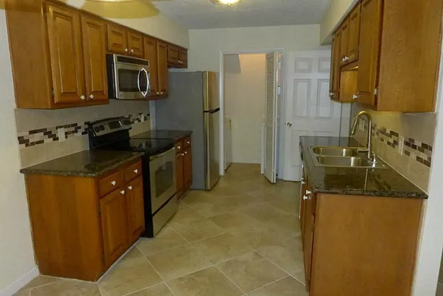 $2,300 | 14119 Briarsage Court, Unit 9, Houston, TX 77077