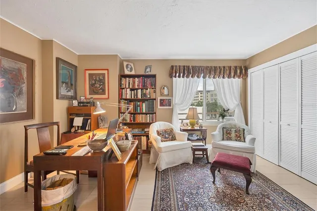 $525,000 | 101 South Gulfstream Avenue, Unit 4A, Sarasota, FL 34236